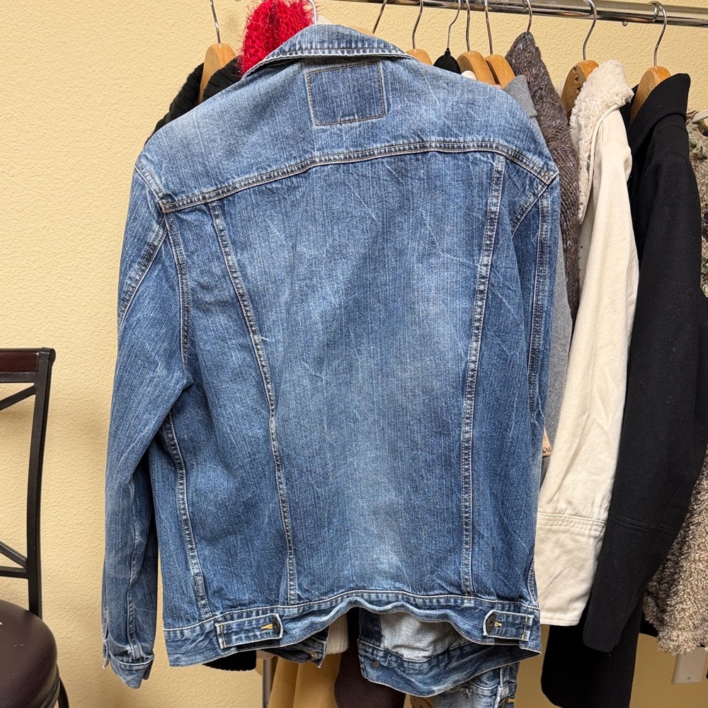 American Eagle Outfitters Light Blue Denim Jacket with Leather Patch - Picture 3 of 3